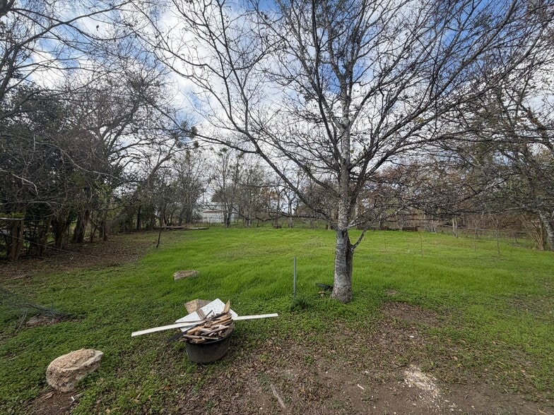 Building Photo - 806 S Rusk Ave