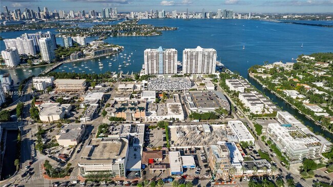 Building Photo - 1800 Sunset Harbour Dr