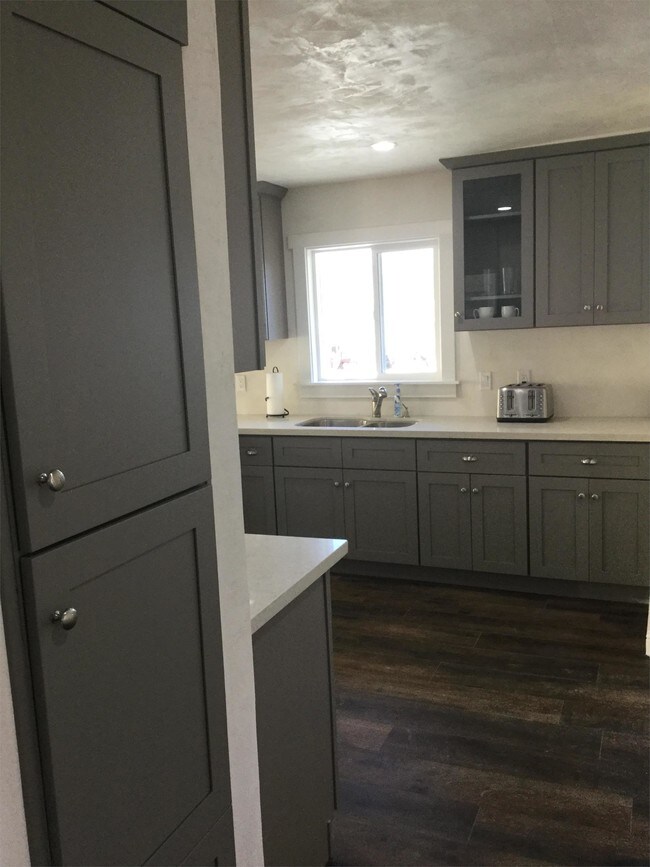 Building Photo - 305 Glenwood Rd