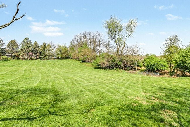 Building Photo - Two bedroom, one bathroom interior townhome in Mechanicsburg near Lisburn Rd.