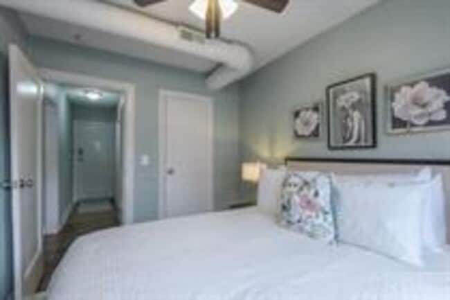 Building Photo - 722 W 37th St