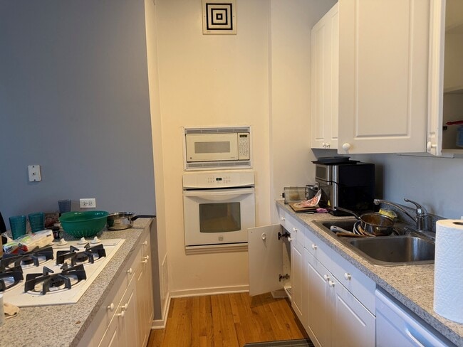 Building Photo - 130 S Canal St