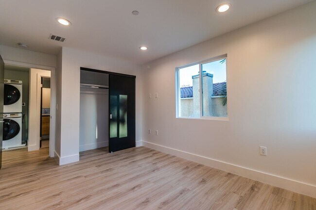 Building Photo - 5020 Pickford St