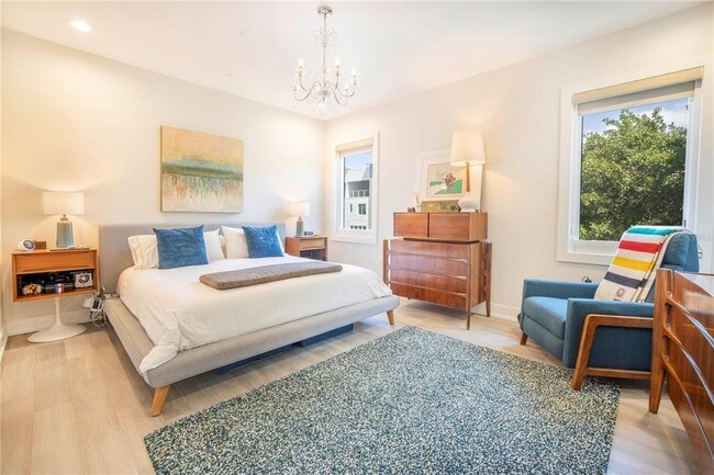 Building Photo - 536 4th Ave S