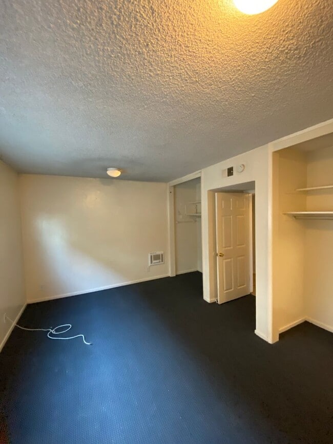 Building Photo - 6525 Del Playa Dr
