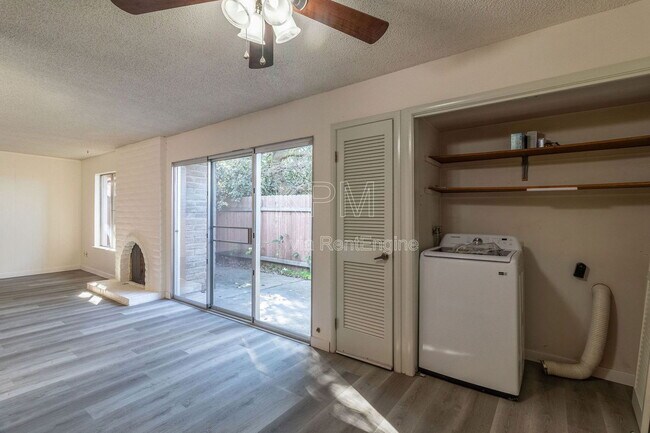 Building Photo - 1077 Rivara Rd