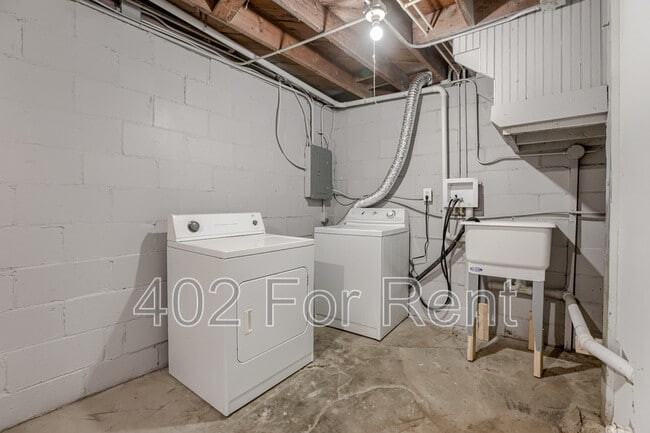 Building Photo - 4938 Erskine St