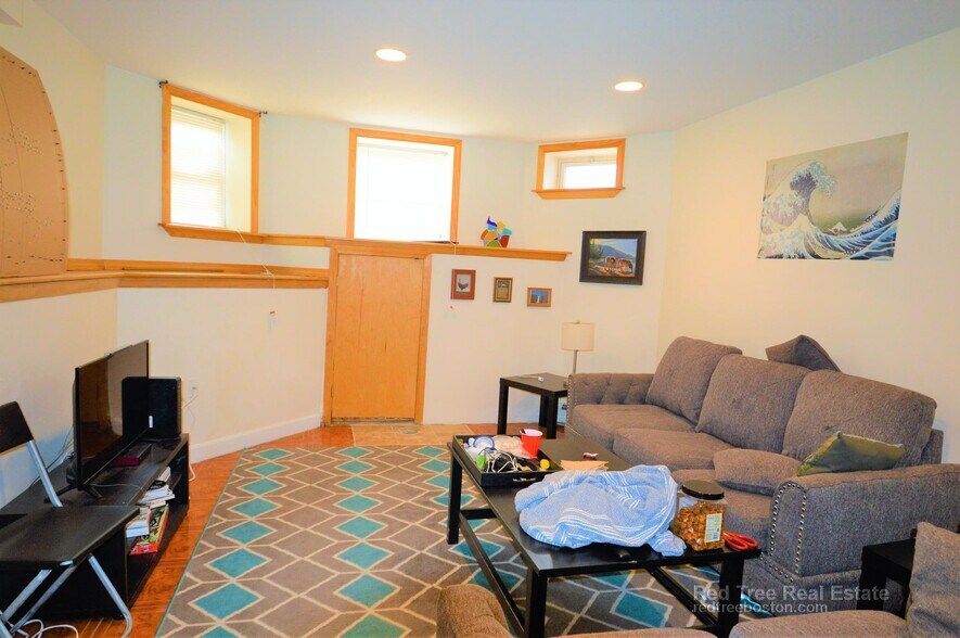 Building Photo - 73 Thatcher St