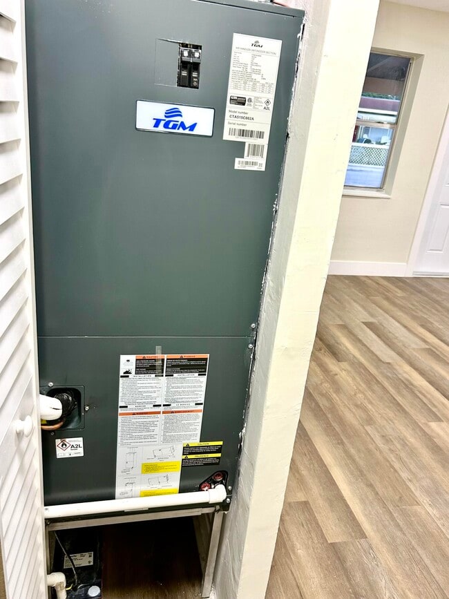 Building Photo - 1210 W 26th Ct