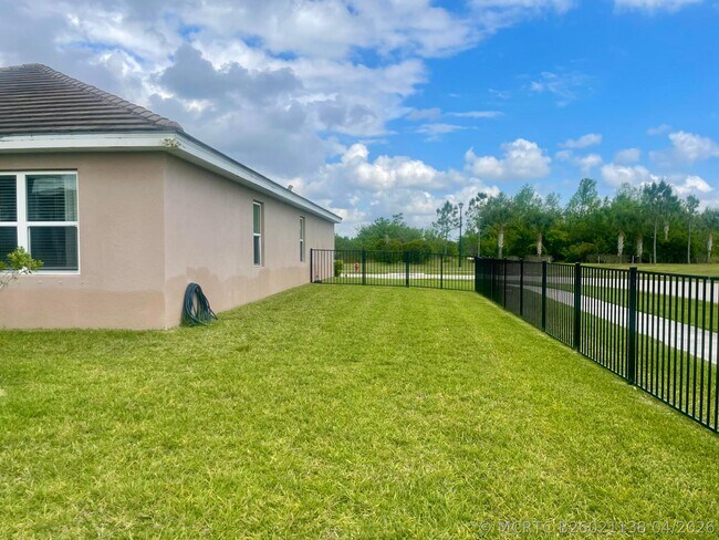 Building Photo - 10574 SW Cambria Ln