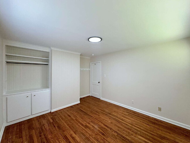 Building Photo - Charming 3 Bedroom Home in Raleigh!