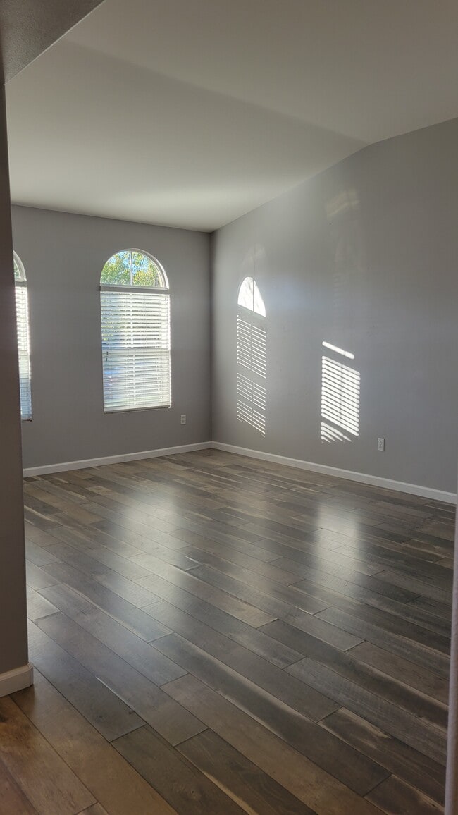 Building Photo - 32850 Sandalwood Ln