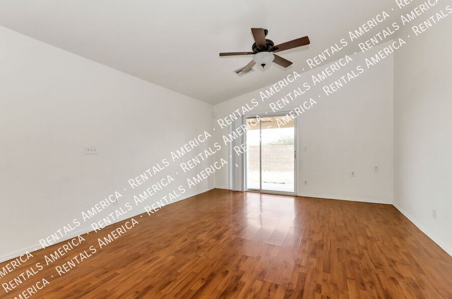 Building Photo - 1202 N Thunder Ridge Dr