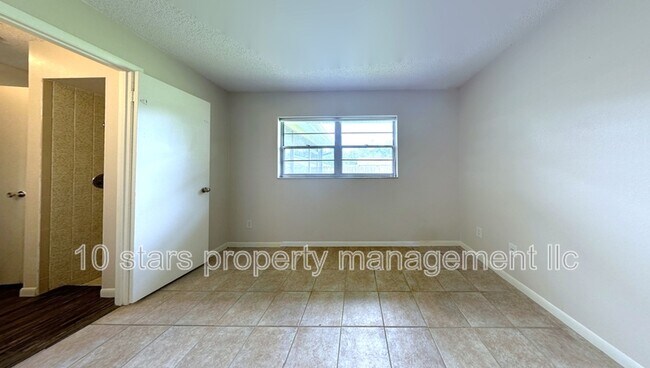 Building Photo - 31211 Stoney Brook Dr