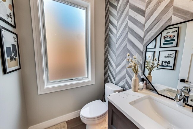 Building Photo - 2429 W Augusta Blvd