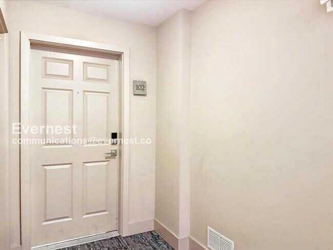 Building Photo - 133 Queen Anne Ave N