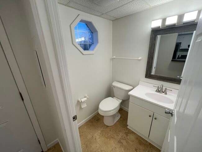 Building Photo - 2133 Chapel Dr