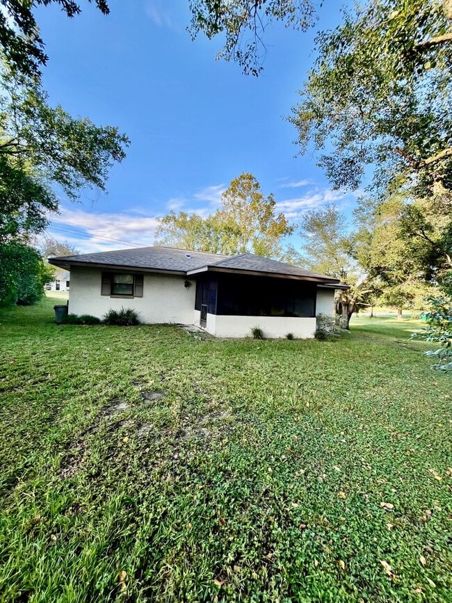 Building Photo - Adorable Single Family Home