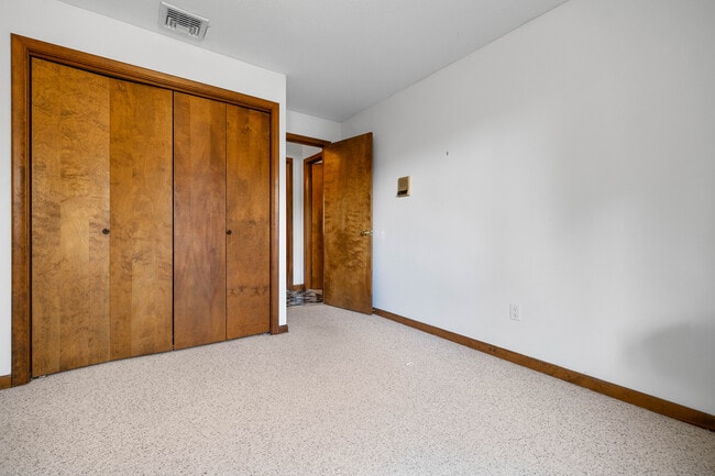 Building Photo - 117 Church Hill Rd