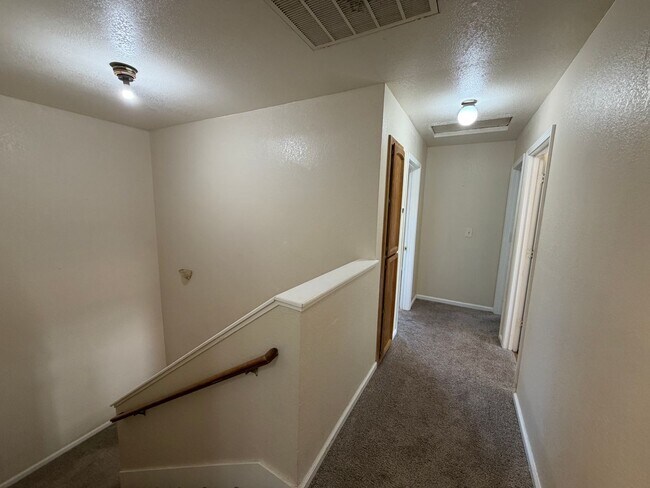 Building Photo - Large Corner Lot