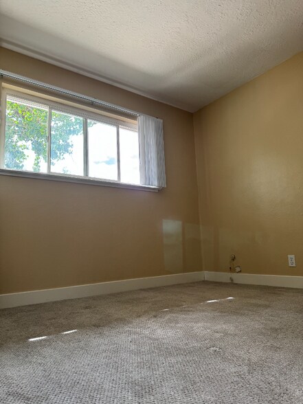 Building Photo - 832 Pomeroy Ave