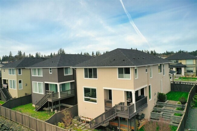 Building Photo - Beautiful 4 bed/2.5 bath dream home in Mon...