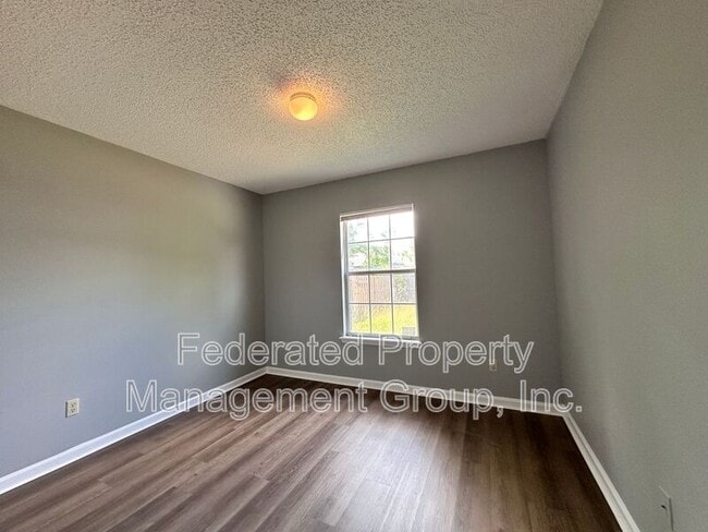 Building Photo - 13012 Staffordshire Dr S