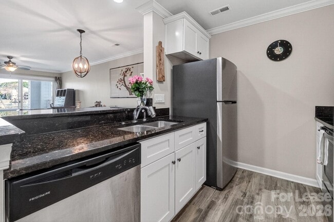 Building Photo - 18695 Vineyard Point Ln