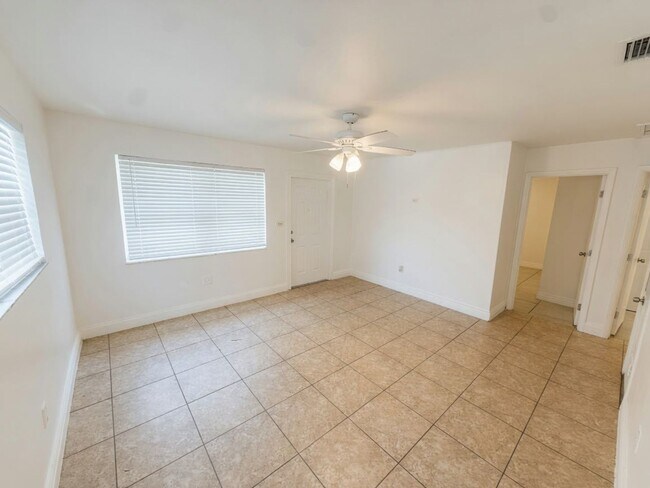 Building Photo - Ventura Blvd FTL 2633-2635