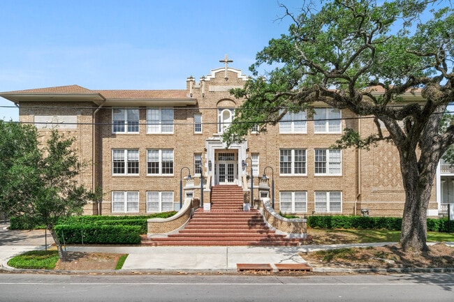 Building Photo - 1215 Louisiana Ave