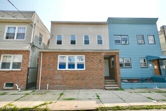 Building Photo - 210 Sandford Ave