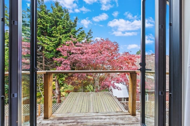 Building Photo - 4Bd/3Ba Seattle House