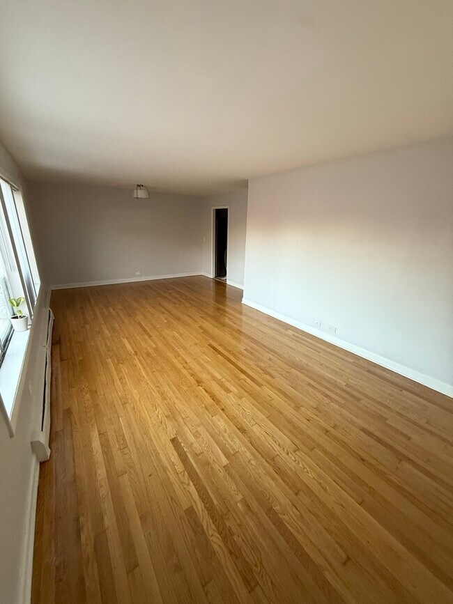 Building Photo - 3852 N Elston Ave