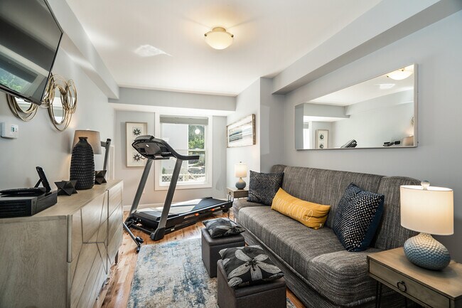Building Photo - 382 Midland Ave