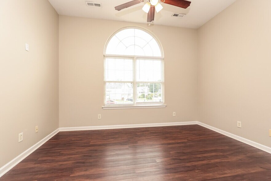 Building Photo - 1501 Chestnut Oak Dr