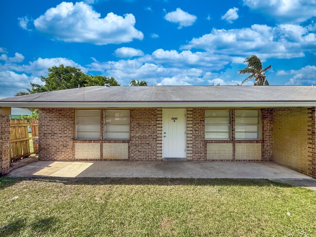 Building Photo - 2682 Hinda Rd