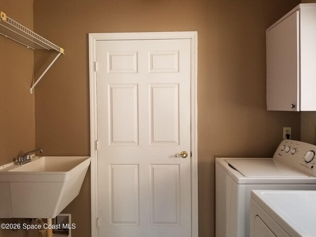 Building Photo - 3584 Muirfield Dr