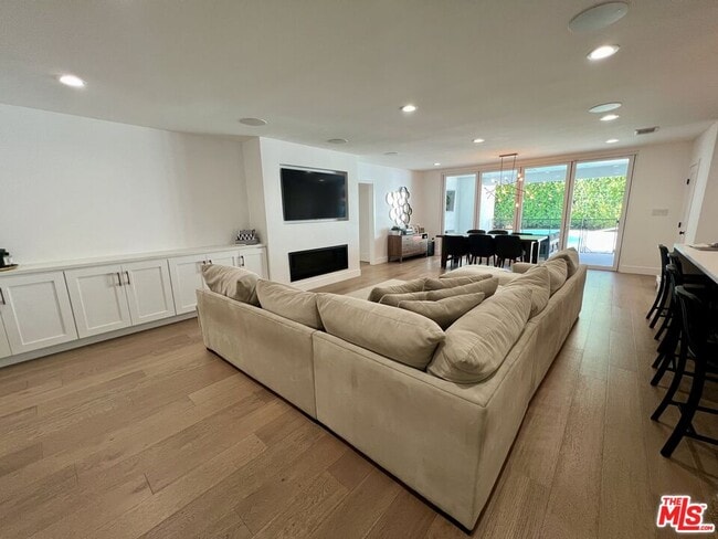 Building Photo - 4321 Greenbush Ave