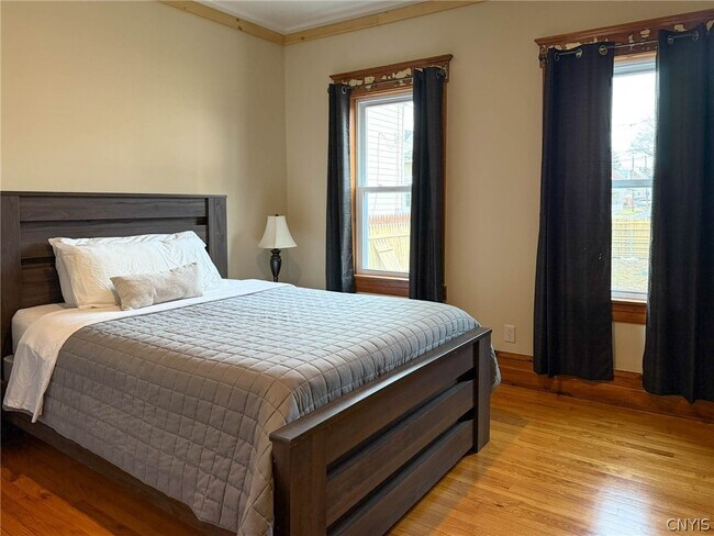 Building Photo - 1017 White Pl