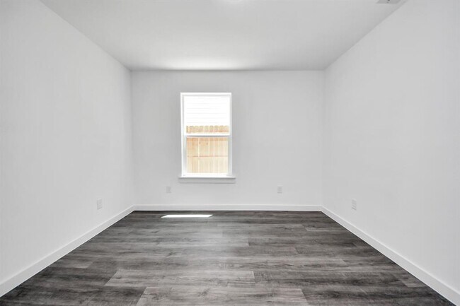 Building Photo - 2322 Wavell St