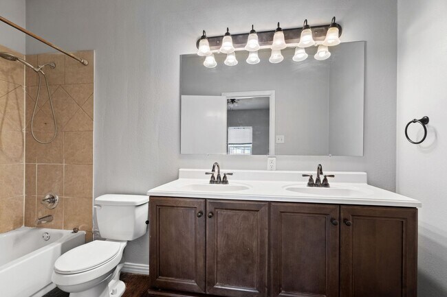 Building Photo - Jewel St- Duplex