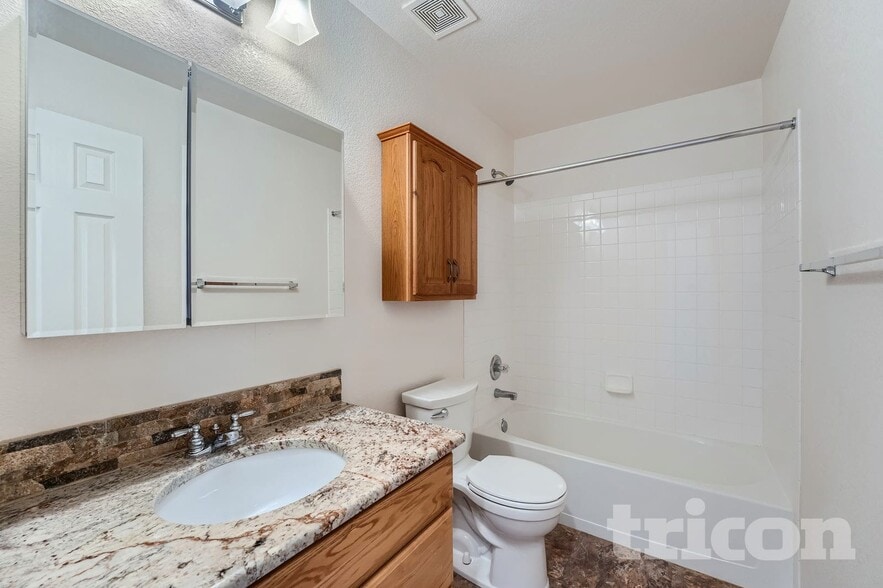 Building Photo - 8566 S Lewis Way