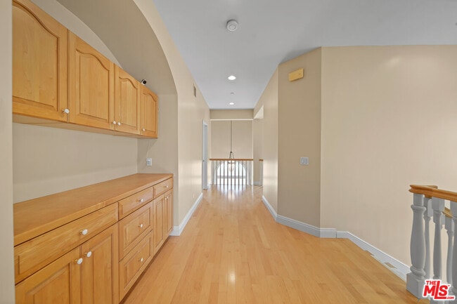 Building Photo - 248 S Swall Dr