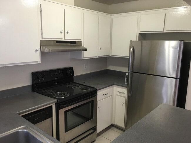 Building Photo - Must See Clairemont Condo!