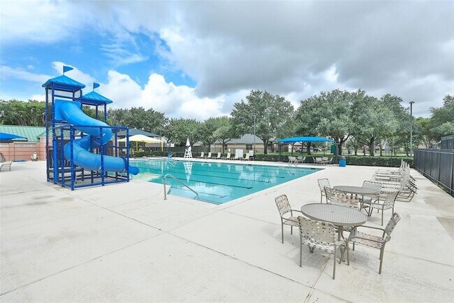 Building Photo - 21227 Park Mt Dr