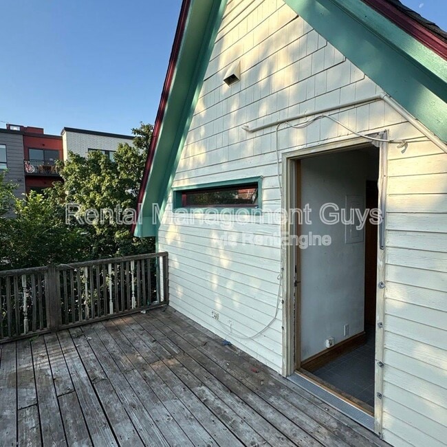 Building Photo - 2647 Girard Ave S