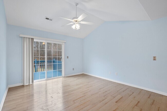 Building Photo - Amazing Home on Large Lot/3-BD 2-BTH in Ly...