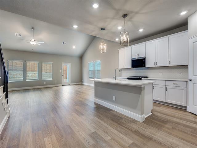 Building Photo - 600 Midnight Oak Dr