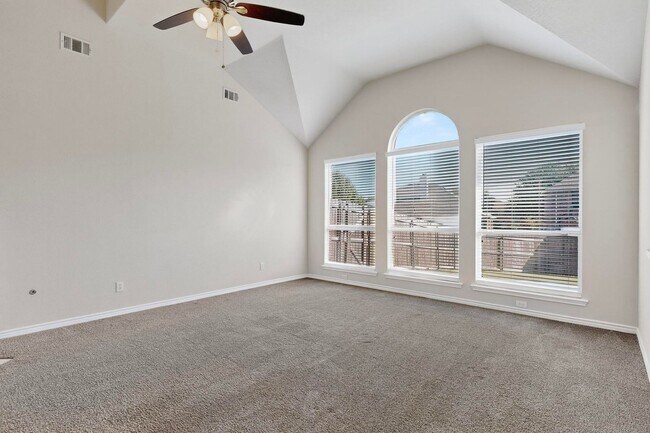 Building Photo - Spacious & Stylish Home in Quail Run-North...