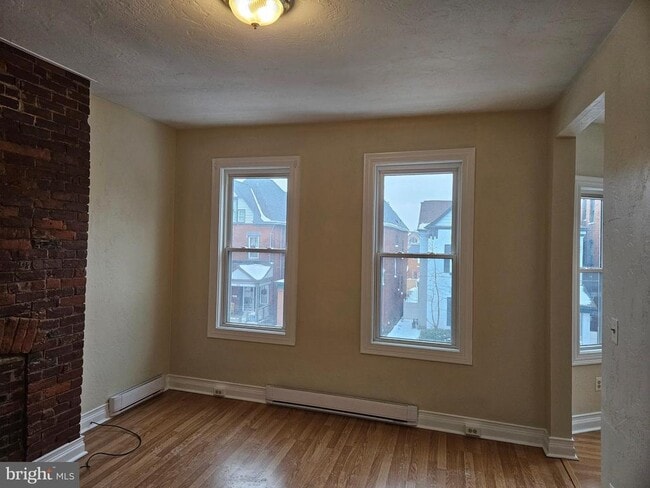 Building Photo - 246 S St Clair St